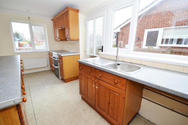 2 bed Semi-Detached Bungalow for sale Image 5
