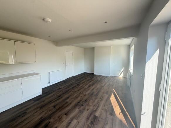 3 bed Semi-Detached to rent Image 4