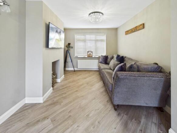 CAM01738G0-PR0165-STILL011-thumbnail-h750-70