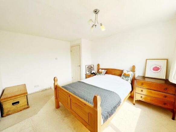 Bedroom 1 pic 2.jpg