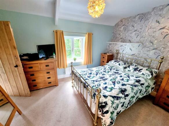Bed 1.jpg