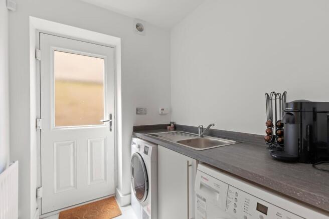 5 bed Detached for sale Image 11