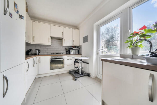 1410763-5-698b772...