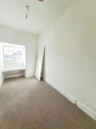 2 bed Apartment to rent Image 7