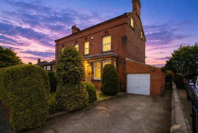 5 bed Semi-Detached for sale in wakefield