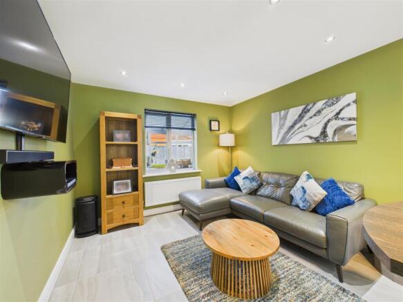 4 bed Detached for sale Image 11