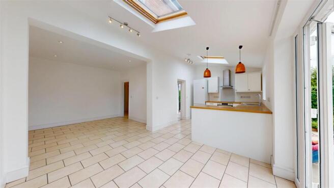 Hafren Road 24 Kitchen.jpg