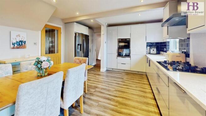 6 bed Detached for sale Image 7