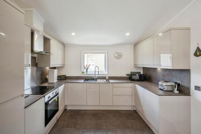 2 bed Park Home for sale Image 10
