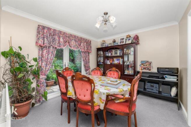 4 bed Detached for sale Image 4