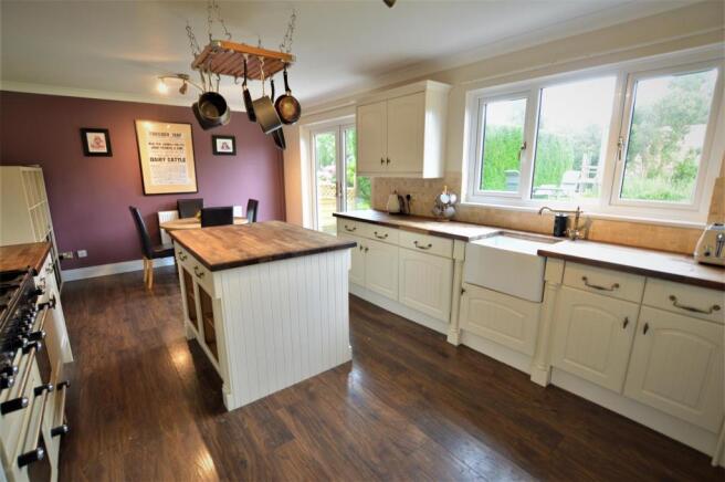 Kitchen2.JPG