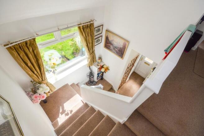 5 bed Detached for sale Image 9