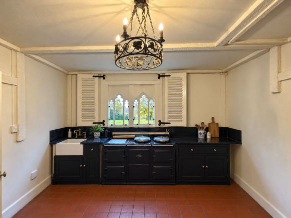 Downs Lane, Leatherhead, KT22 photo 4