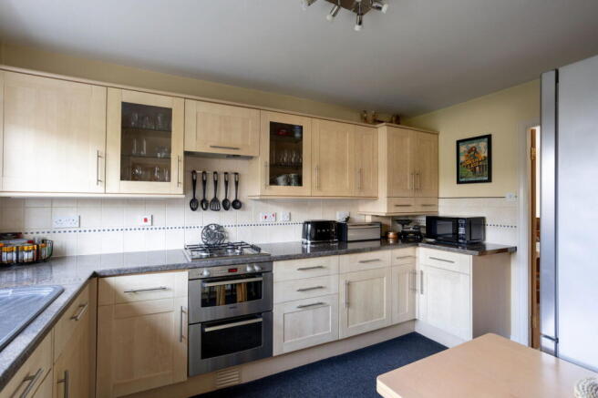 4 bed Detached for sale Image 8