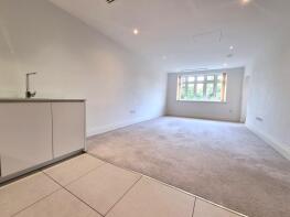 Flat 10, 931 Atwell Court, High Road, North Finchley, London N12 8QR