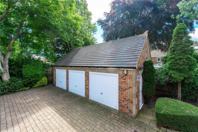 5 bed Detached for sale Image 4