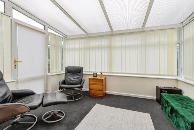 5 bed Detached for sale Image 12