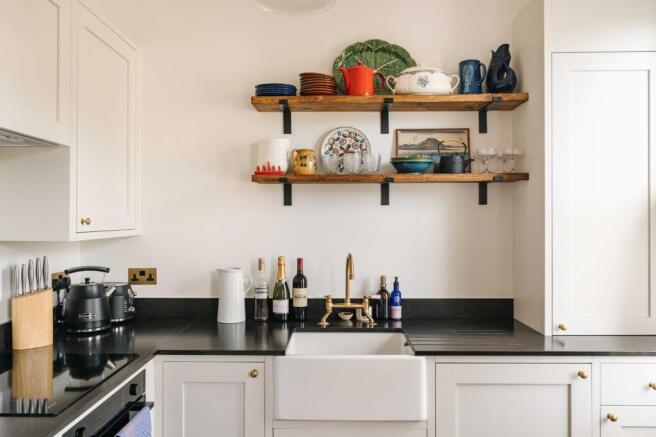 Colvestone Crescent E8