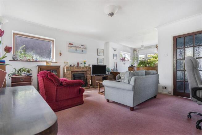 Large Sitting Room/Family Room