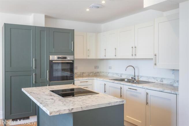 9 Kitchen.jpg
