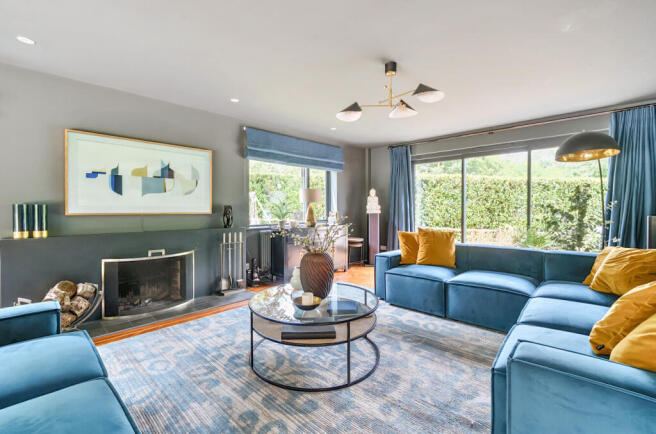 1310935-9-685c447...