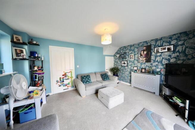 3 bed Semi-Detached for sale Image 6
