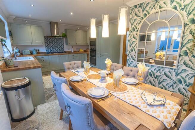 KITCHEN DINER