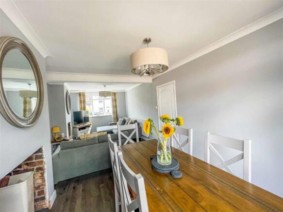 Lounge/ Dining Room
