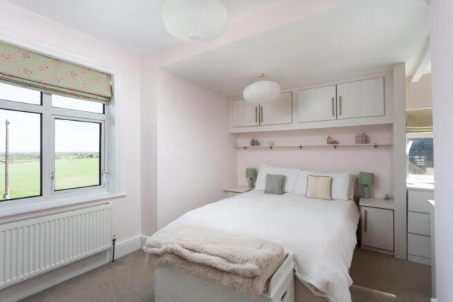 4 bed Semi-Detached for sale Image 11