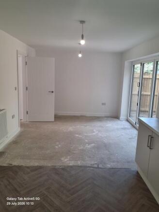4 bed Detached to rent Image 5