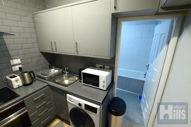 3 bed Flat to rent Image 5