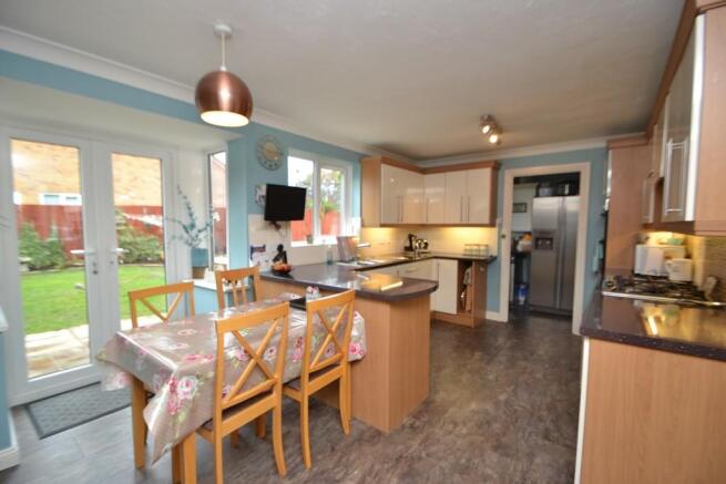 kitchen / breakfast 