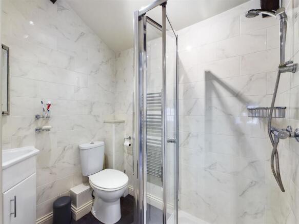 En-suite shower.jpg