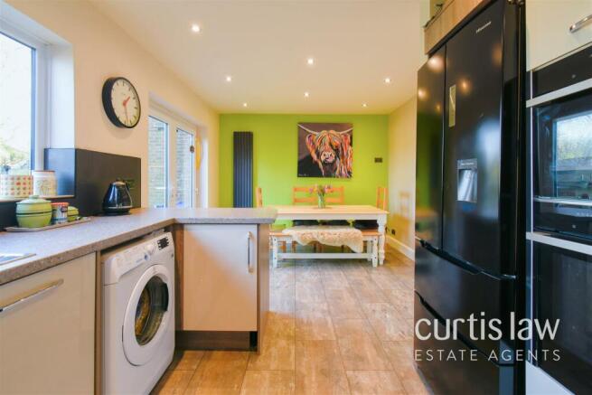 Kitchen/ Dining Room