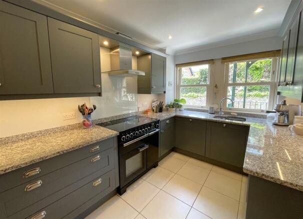 Kitchen 4.jpg