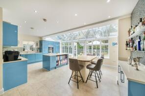 9, Adams Meadow, Swindon SN4 0FQ