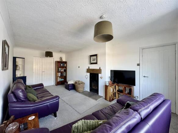 3 bed Semi-Detached for sale Image 8