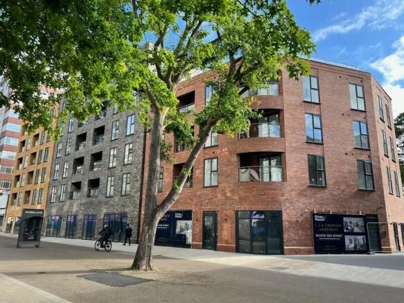 Star Court, Romfo...