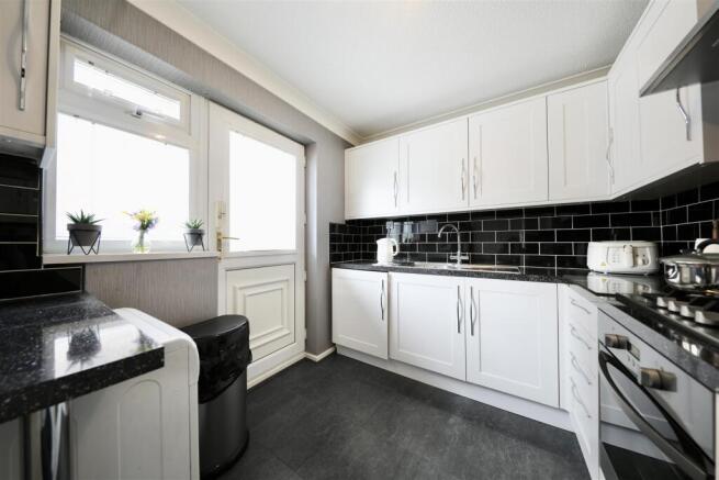 2 bed Semi-Detached Bungalow for sale Image 7