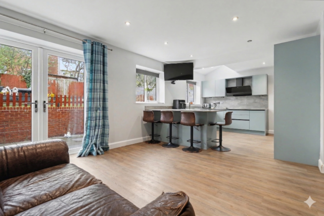 4 bed Detached for sale Image 6