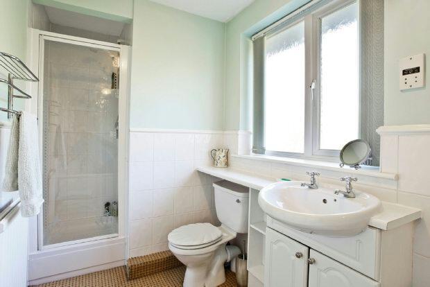 BATHROOM photo2