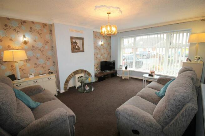 Filey Road, 16, lounge.JPG