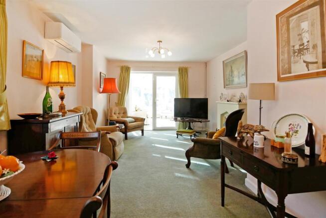 Sitting/Dining Room