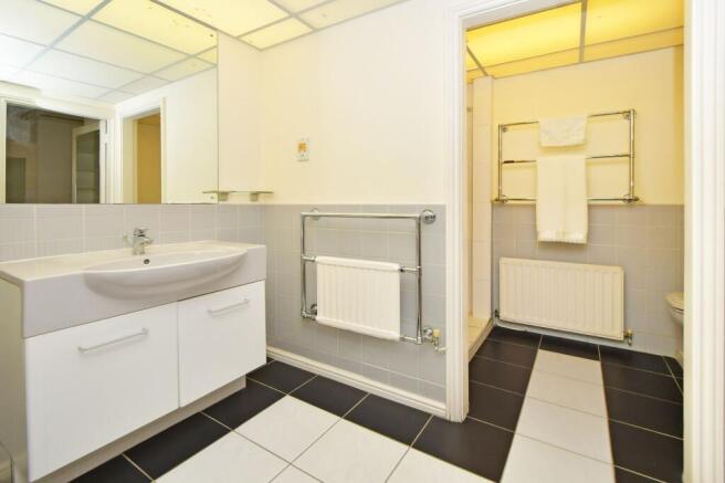 Master en-suite
