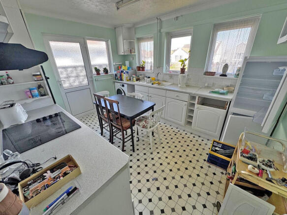 Feversham Close, Shoreham-by-Sea photo 4