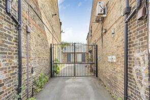 Flat 2, 42, High Street, Kingston Upon Thames KT1 4DB