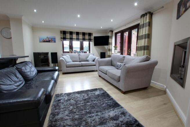 4 bed Detached for sale Image 11