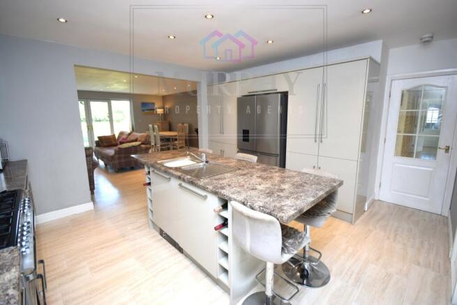 4 bed Detached Bungalow for sale Image 12