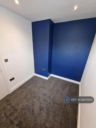 Middle Double Bedroom (1/2)
