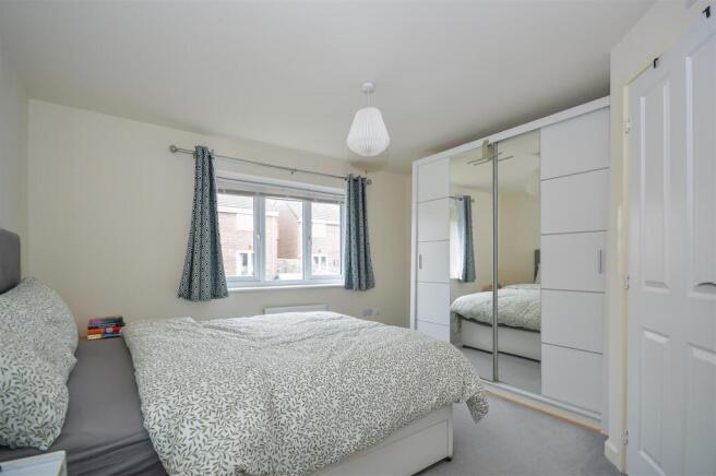 4 bed House for sale Image 7
